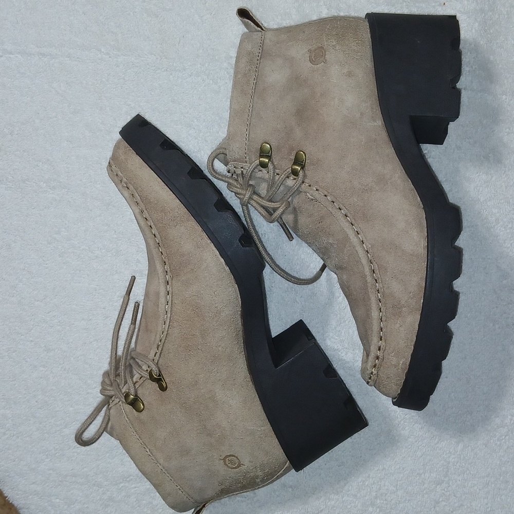 Born Griffin Lace-Up Cream Booties Size 9 Womans - Picture 1 of 7